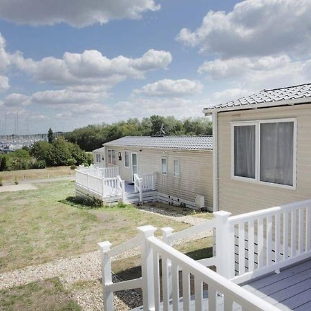 Mercury Yacht Harbour And Holiday Park Lower Swanwick Exterior photo