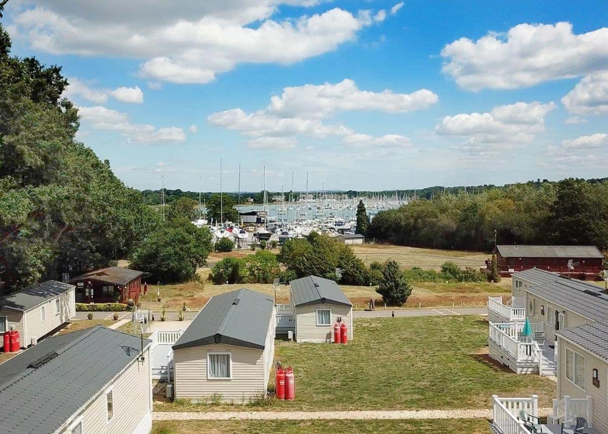 Mercury Yacht Harbour And Holiday Park Lower Swanwick Exterior photo