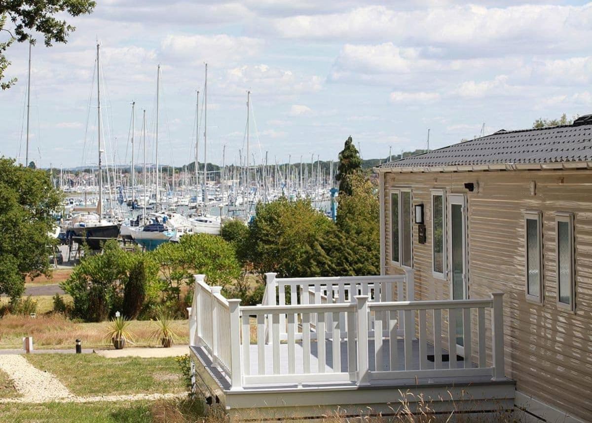 Mercury Yacht Harbour And Holiday Park Lower Swanwick Exterior photo